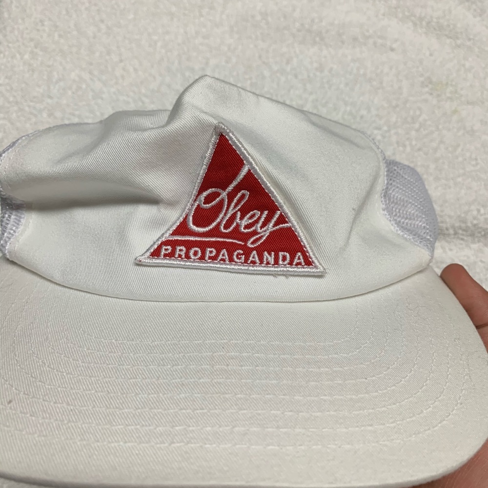 Obey propaganda white hat
